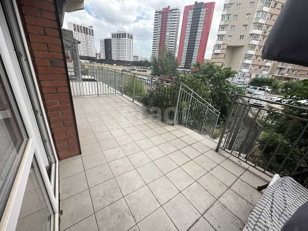 Россия, Красноярск, микрорайон Взлётка, улица Батурина, 32, фото 11