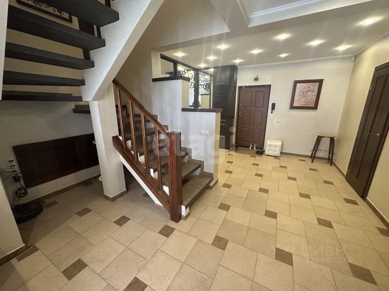 Россия, Красноярск, микрорайон Взлётка, улица Батурина, 32, фото 15