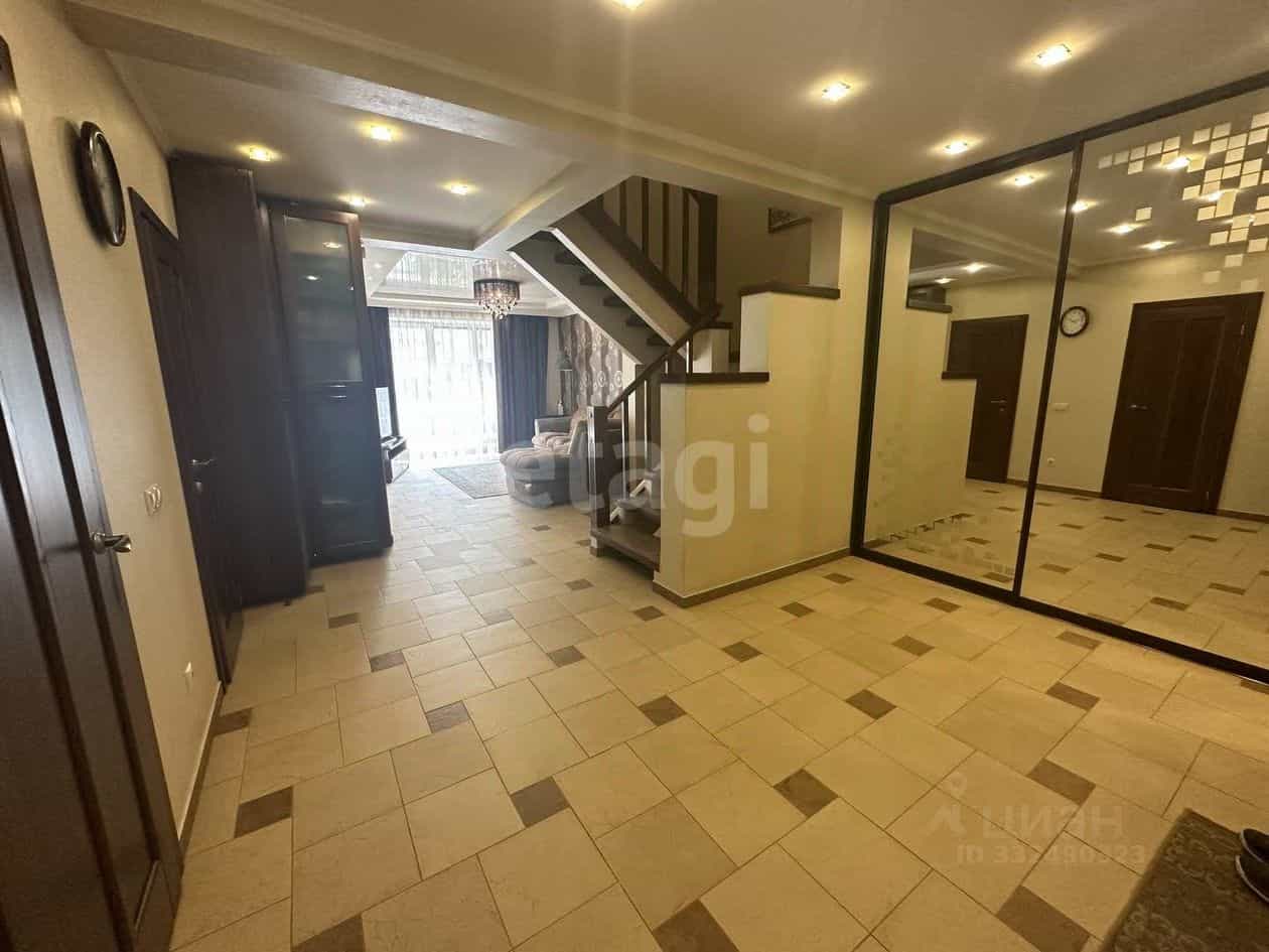 Россия, Красноярск, микрорайон Взлётка, улица Батурина, 32, фото 17