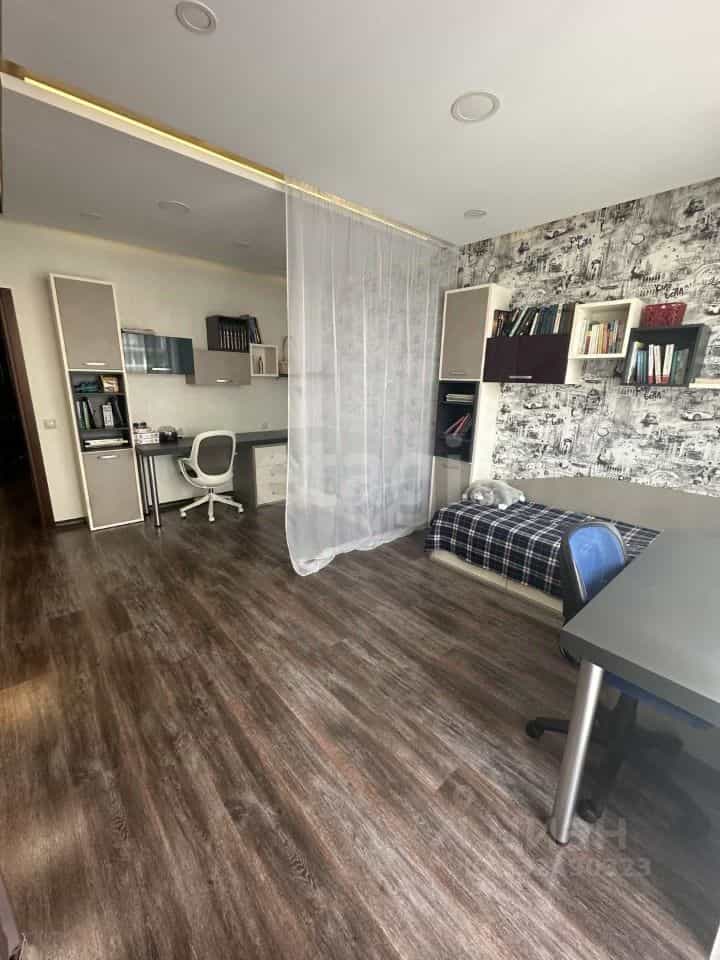 Россия, Красноярск, микрорайон Взлётка, улица Батурина, 32, фото 32