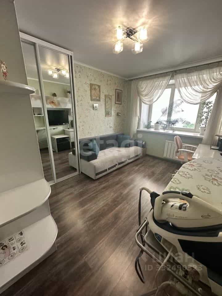 Россия, Красноярск, микрорайон Взлётка, улица Батурина, 32, фото 43