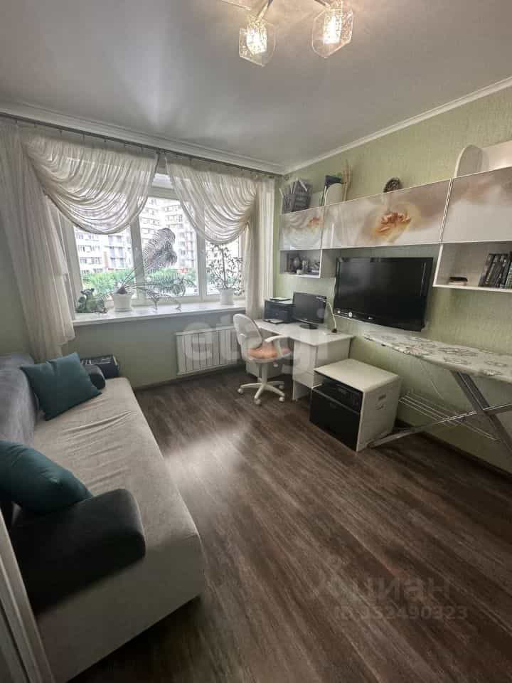 Россия, Красноярск, микрорайон Взлётка, улица Батурина, 32, фото 46