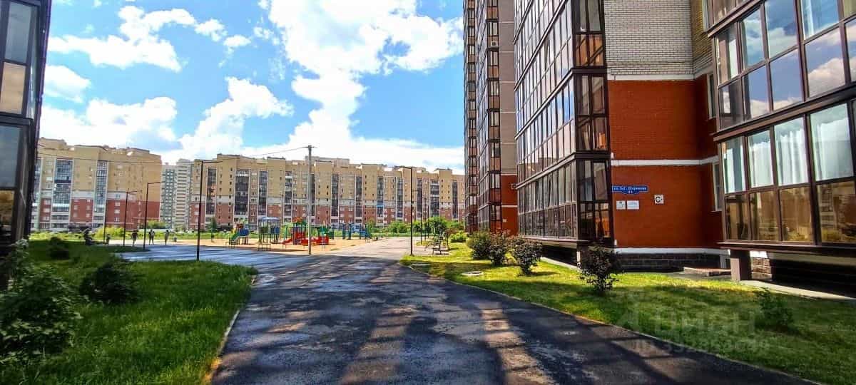 Россия, Омск, улица Б.Г. Шаронова, 21, фото 4