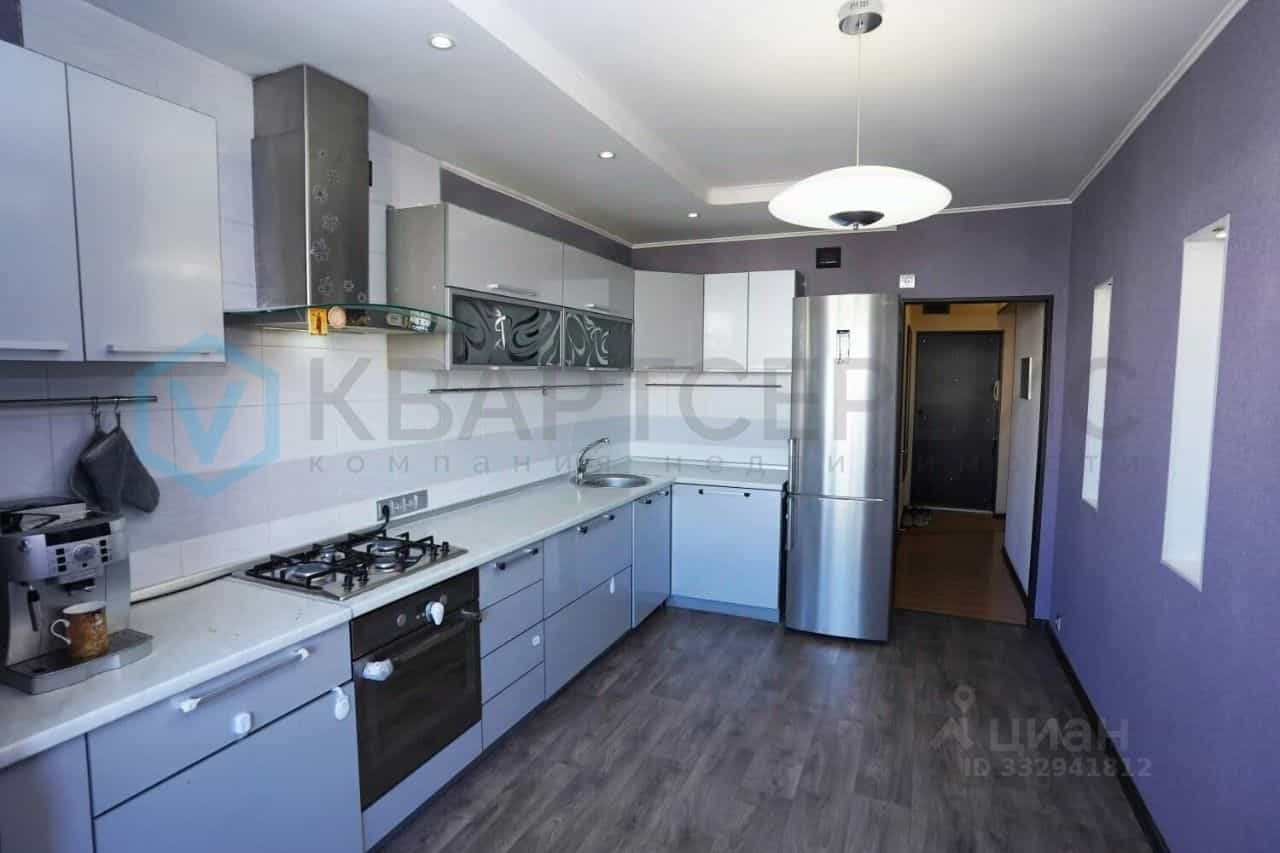 Россия, Омск, посёлок Амурский, улица Багратиона, 21к1, фото 3