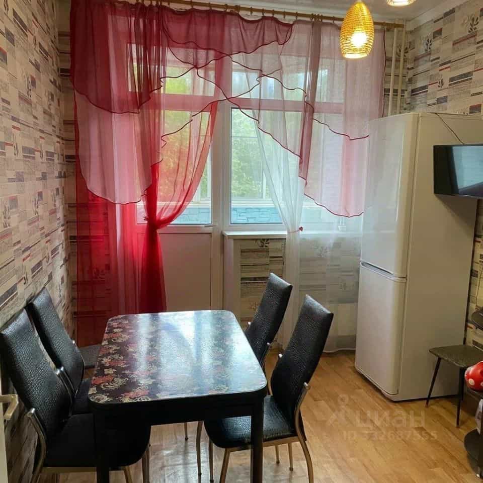 Россия, Самарская область, Жигулёвск, Спортивная улица, 10, фото 2