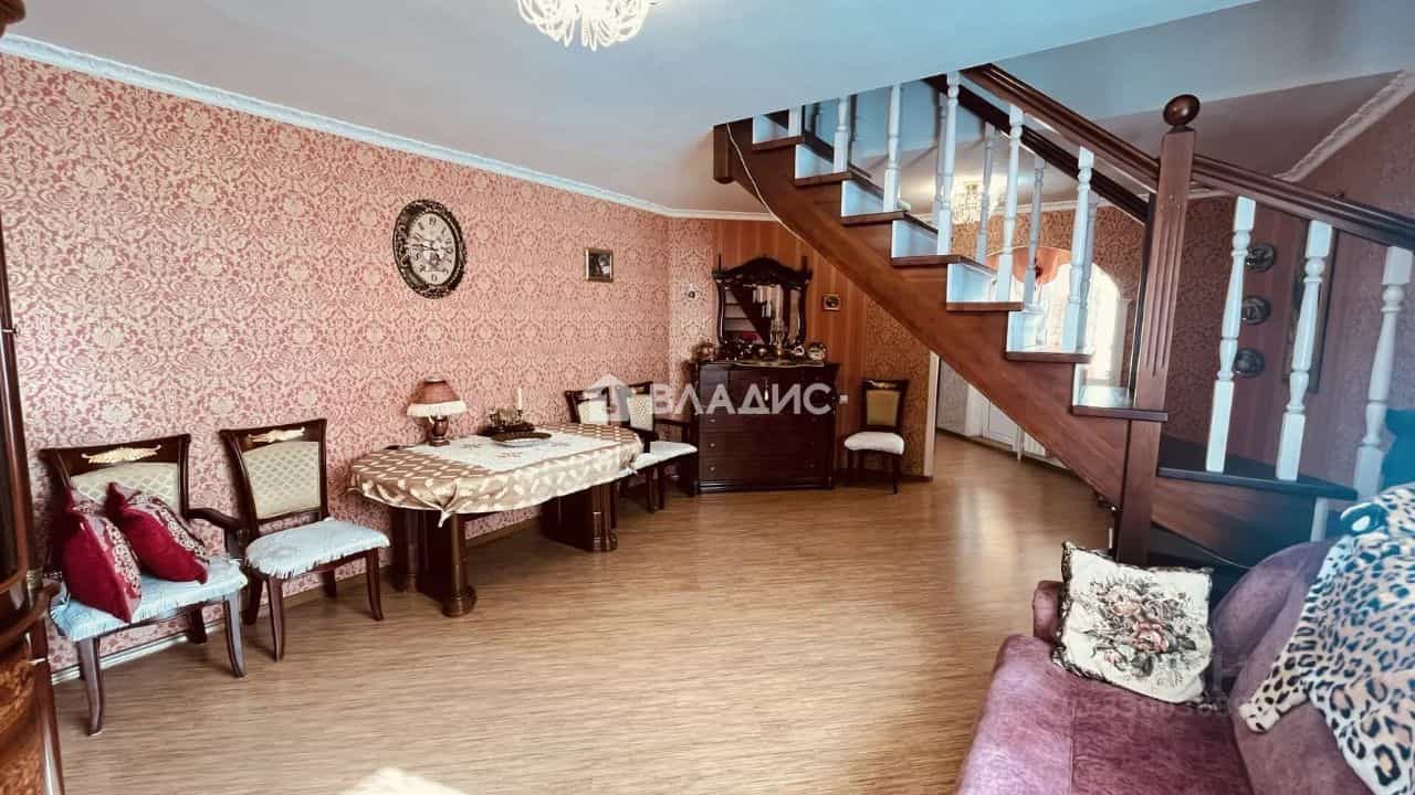 Россия, Республика Бурятия, Улан-Удэ, улица Калашникова, 11ск2, фото 2