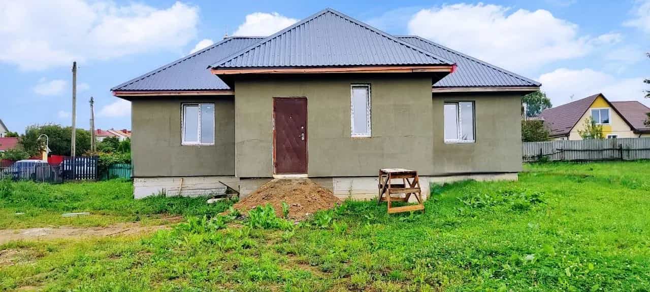 Беларусь, Минский район, Петришковский сельсовет, агрогородок Петришки, Центральная улица, 11