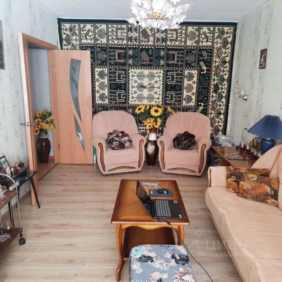 Россия, Курская область, Дмитриев, проспект Советских Космонавтов, 17, фото 3