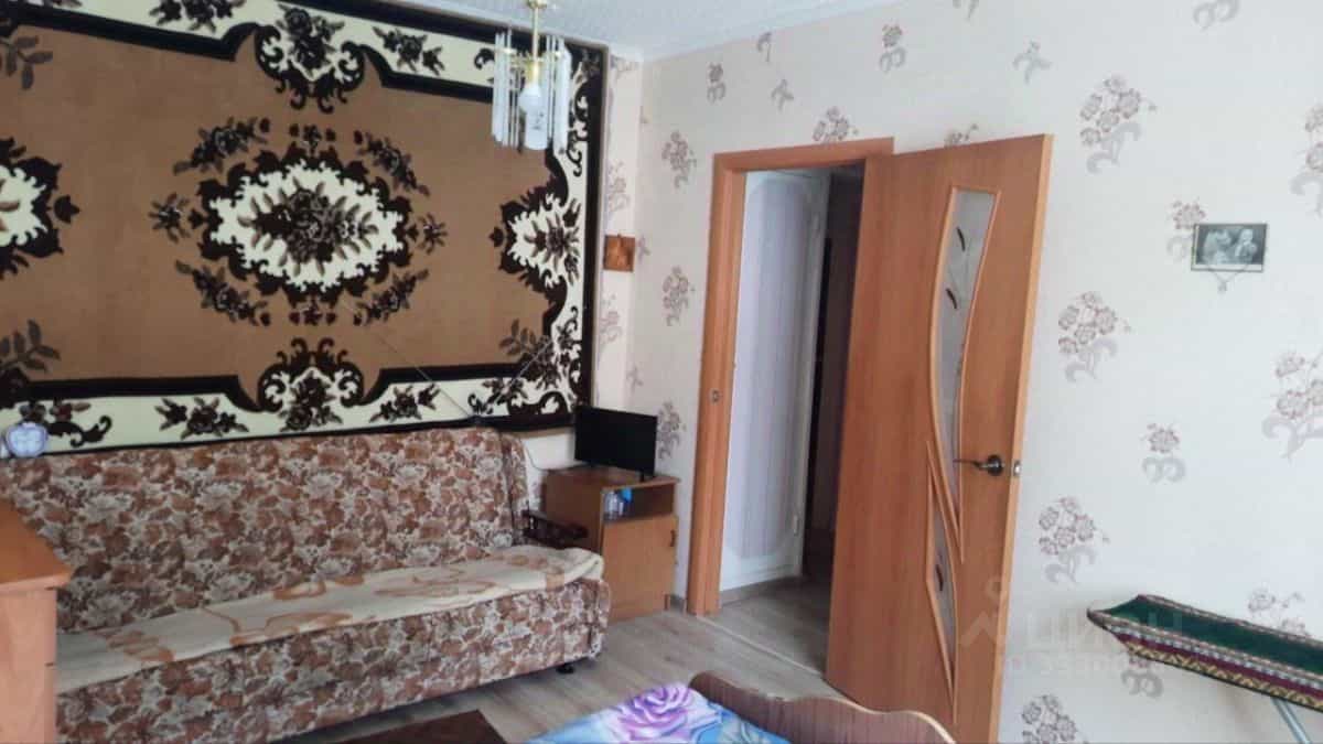 Россия, Курская область, Дмитриев, проспект Советских Космонавтов, 17, фото 4