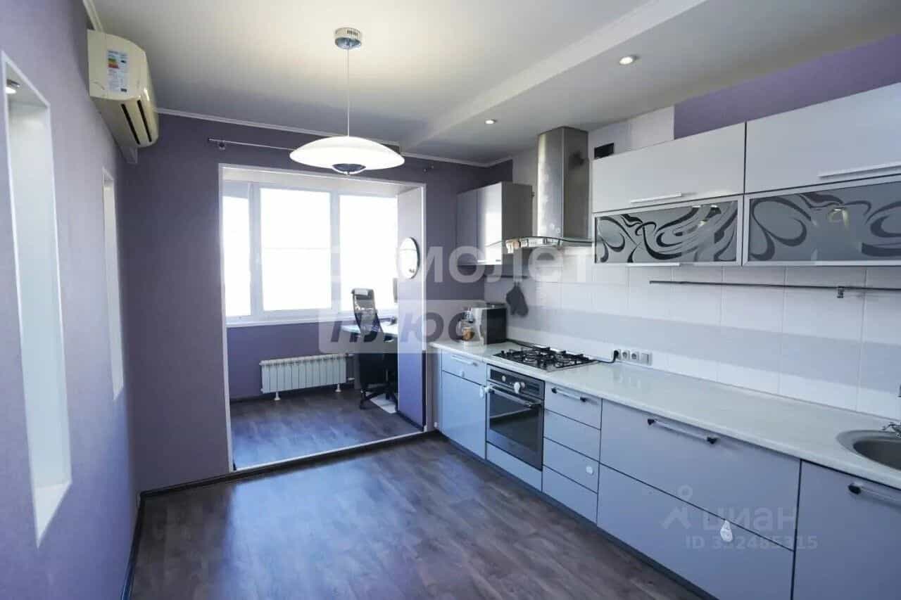 Россия, Омск, посёлок Амурский, улица Багратиона, 21к1, фото 4