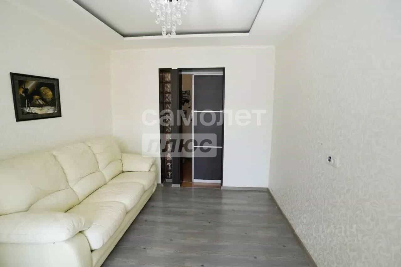 Россия, Омск, посёлок Амурский, улица Багратиона, 21к1, фото 8