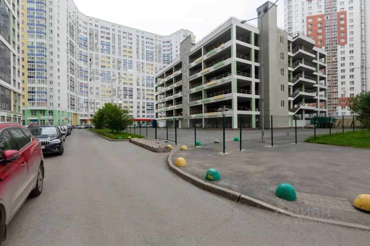 Россия, Свердловская область, Екатеринбург, улица Старых Большевиков, 3, фото 9