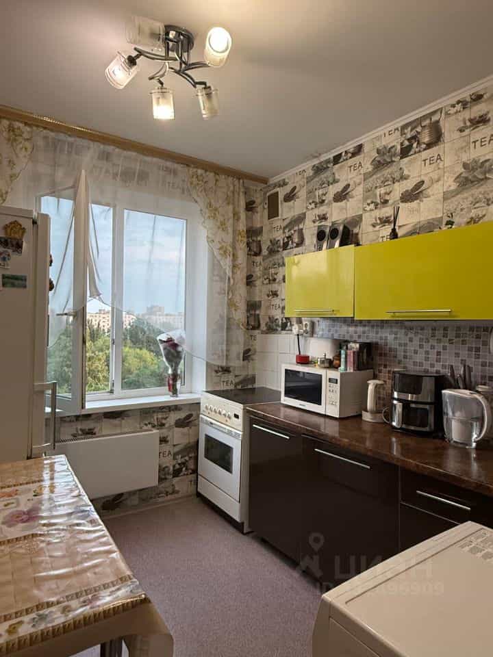 Россия, Самарская область, Тольятти, проспект Степана Разина, 48, фото 5
