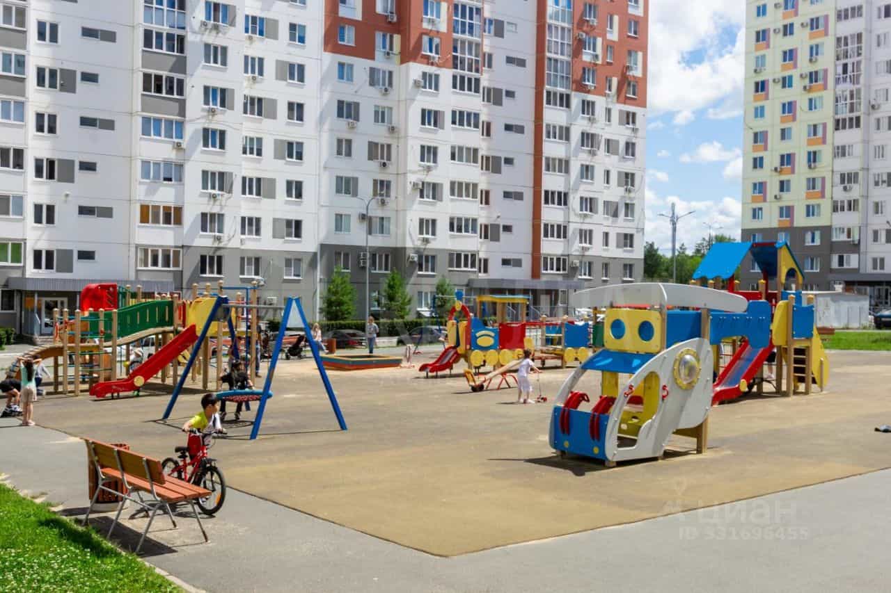 Россия, Оренбург, улица Братьев Хусаиновых, 4/1, фото 32