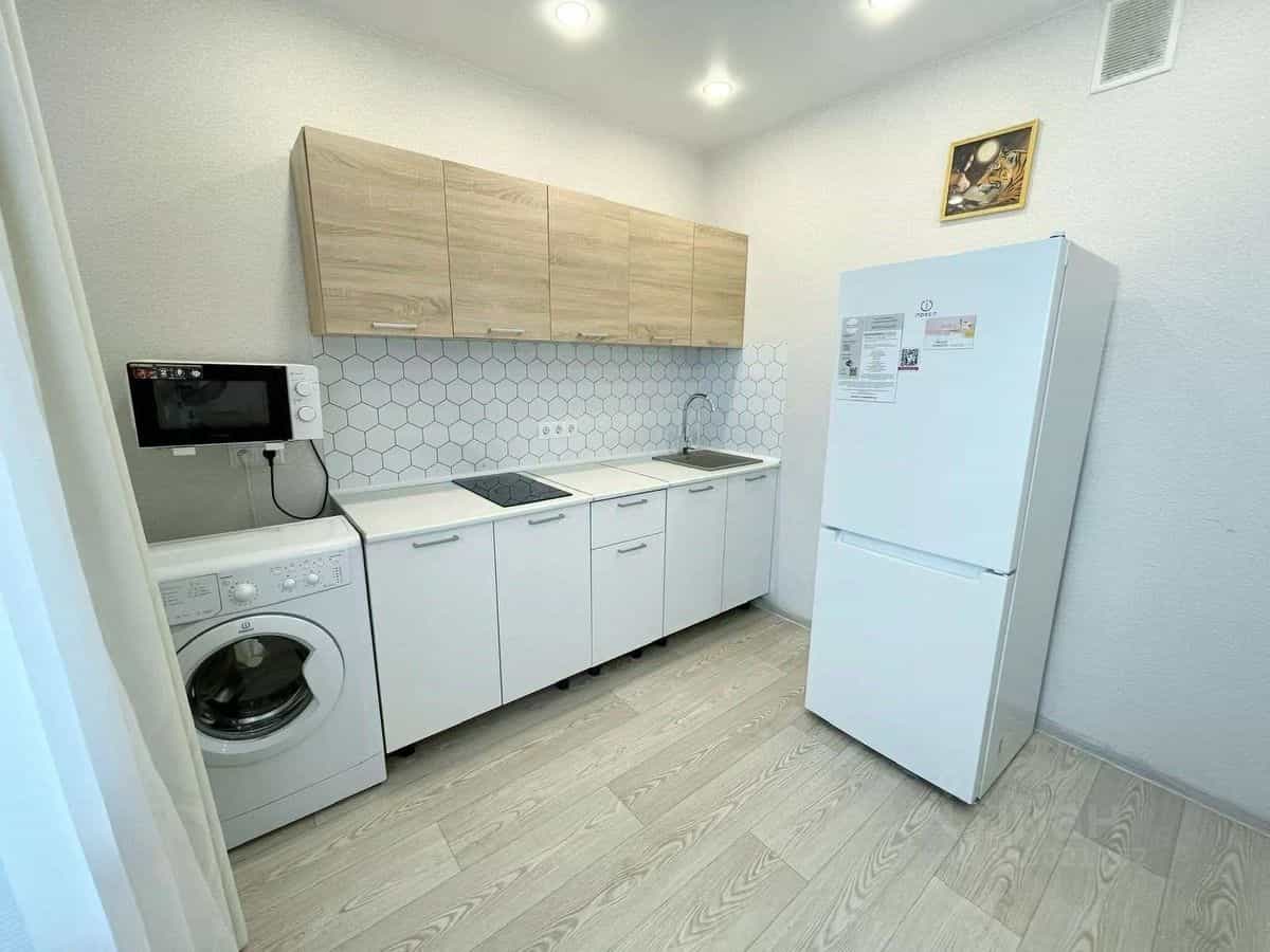 Россия, Самарская область, Тольятти, Ленинградская улица, 68Б, фото 2