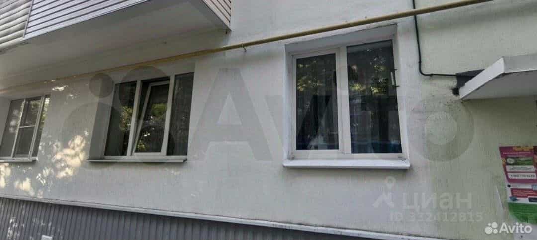 Россия, Белгородская область, Губкин, Комсомольская улица, 51, фото 2