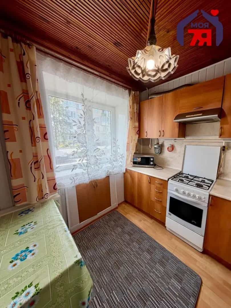 Беларусь, Минская область, Слуцк, улица Гагарина, 24, фото 3