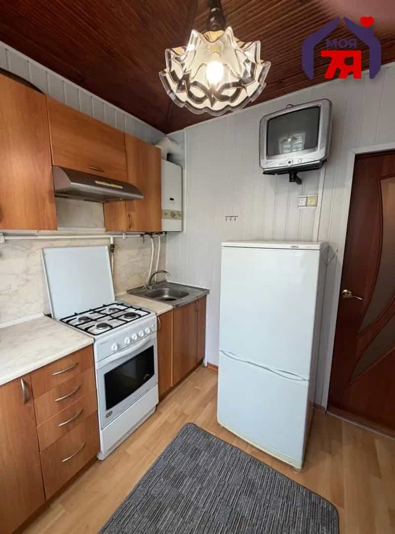 Беларусь, Минская область, Слуцк, улица Гагарина, 24, фото 4