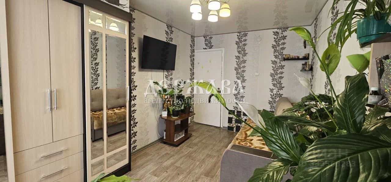 Россия, Белгородская область, Старый Оскол, микрорайон Макаренко, 1