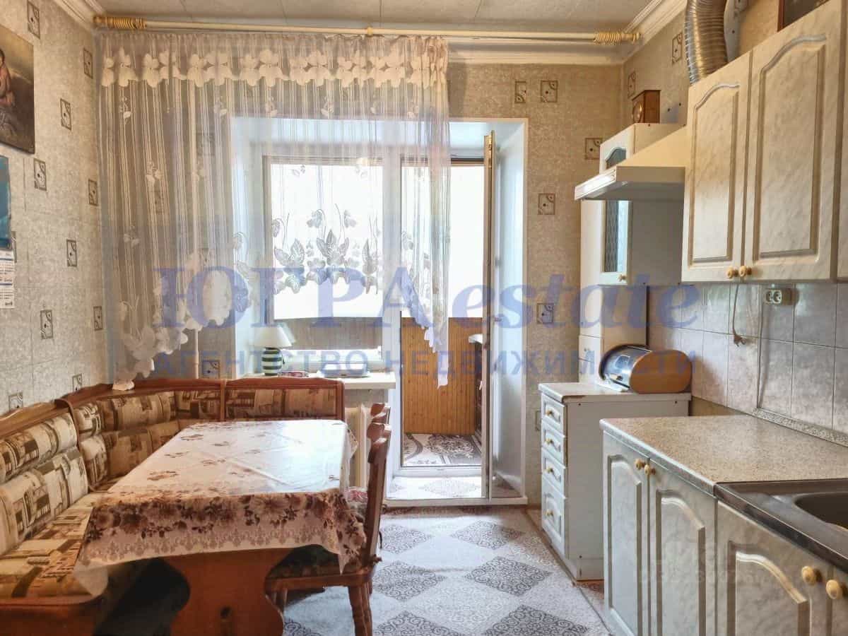 Россия, Ханты-Мансийский автономный округ — Югра, Сургут, улица Крылова, 39/1, фото 8