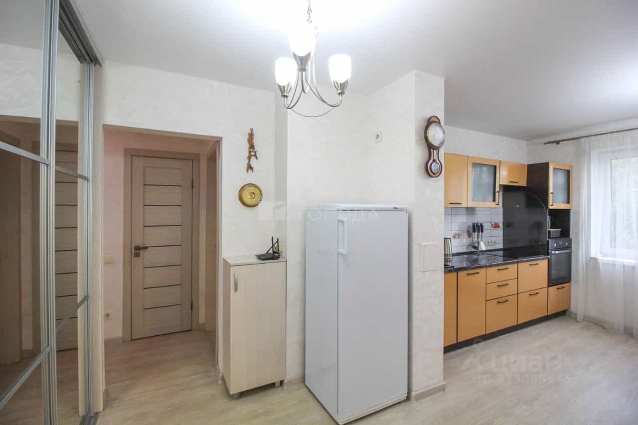 Россия, Алтайский край, Барнаул, улица Антона Петрова, 223, фото 9