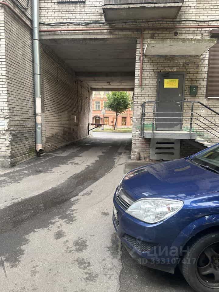 Россия, Санкт-Петербург, 17-я линия Васильевского острова, 38, фото 2