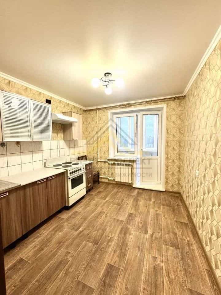 Россия, Белгородская область, Старый Оскол, микрорайон Королёва, 18, фото 3
