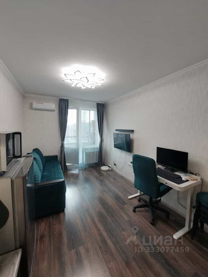 Россия, Санкт-Петербург, улица Маршала Казакова, 70к1, фото 2