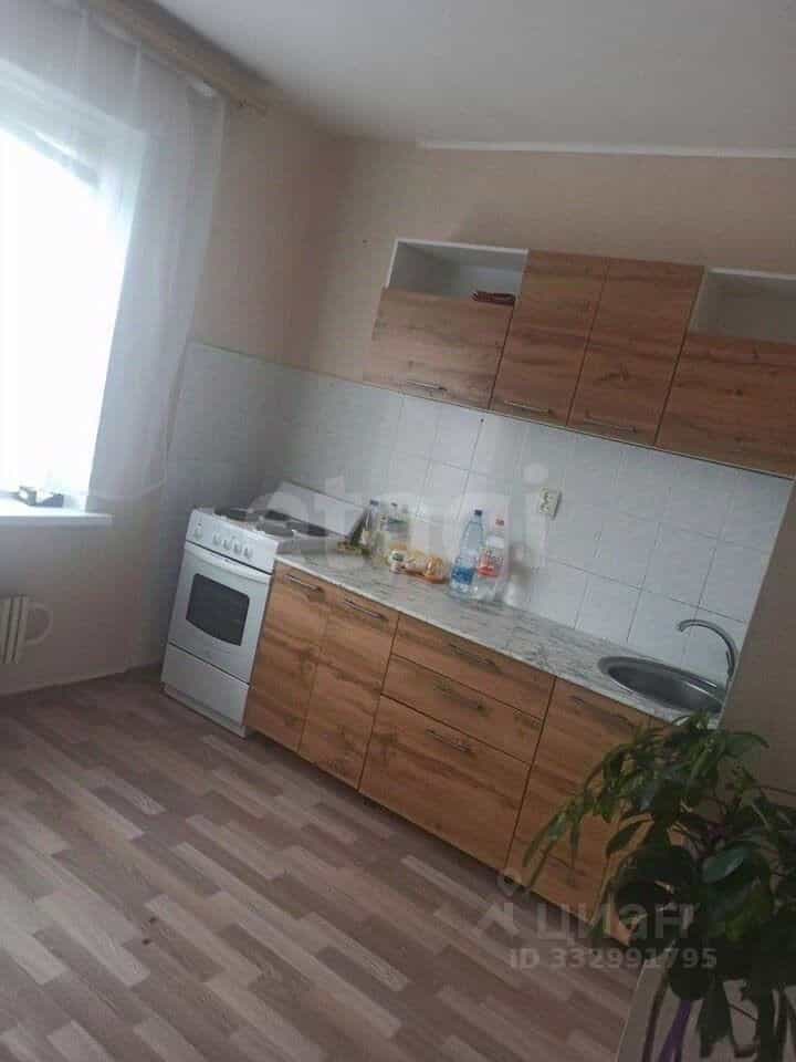Россия, Белгородская область, Старый Оскол, микрорайон Макаренко, 38