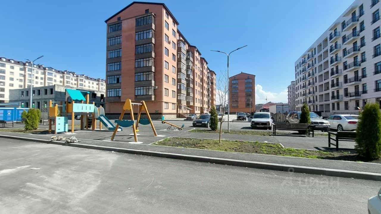 Россия, Республика Северная Осетия — Алания, Владикавказ, улица Курсантов-Кировцев, 27А