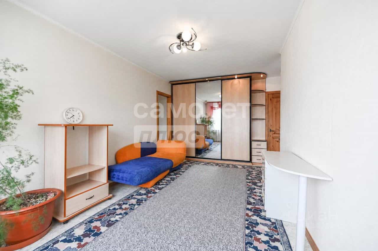 Россия, Алтайский край, Барнаул, улица Сухэ-Батора, 9, фото 3