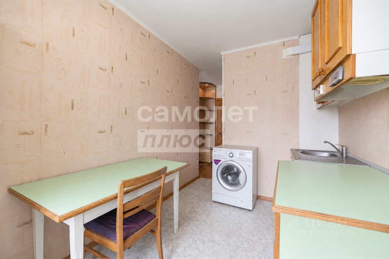 Россия, Алтайский край, Барнаул, улица Сухэ-Батора, 9, фото 10
