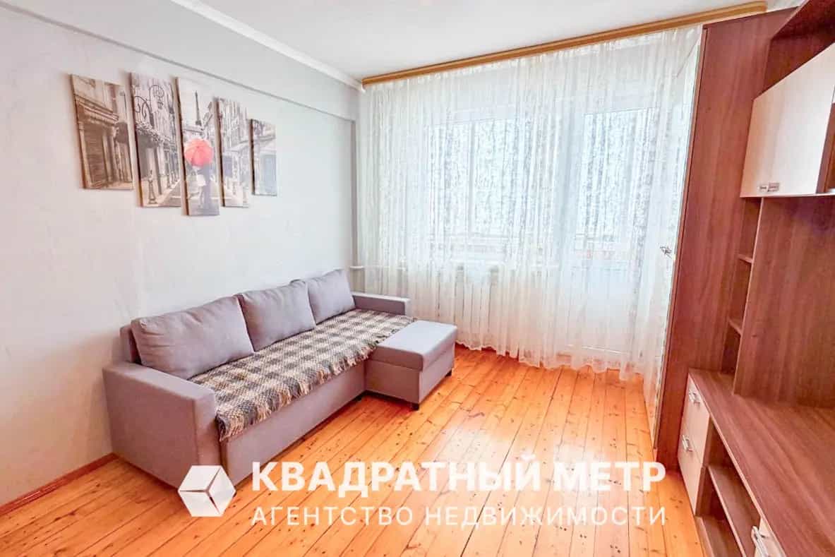 Беларусь, Минский район, городской посёлок Мачулищи, Гвардейская улица, 16