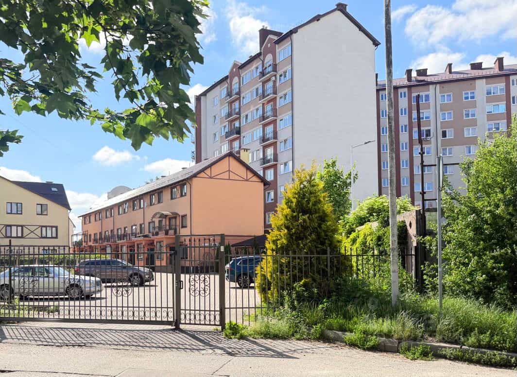 Россия, Калининград, улица Виктора Гакуна, 2, фото 2