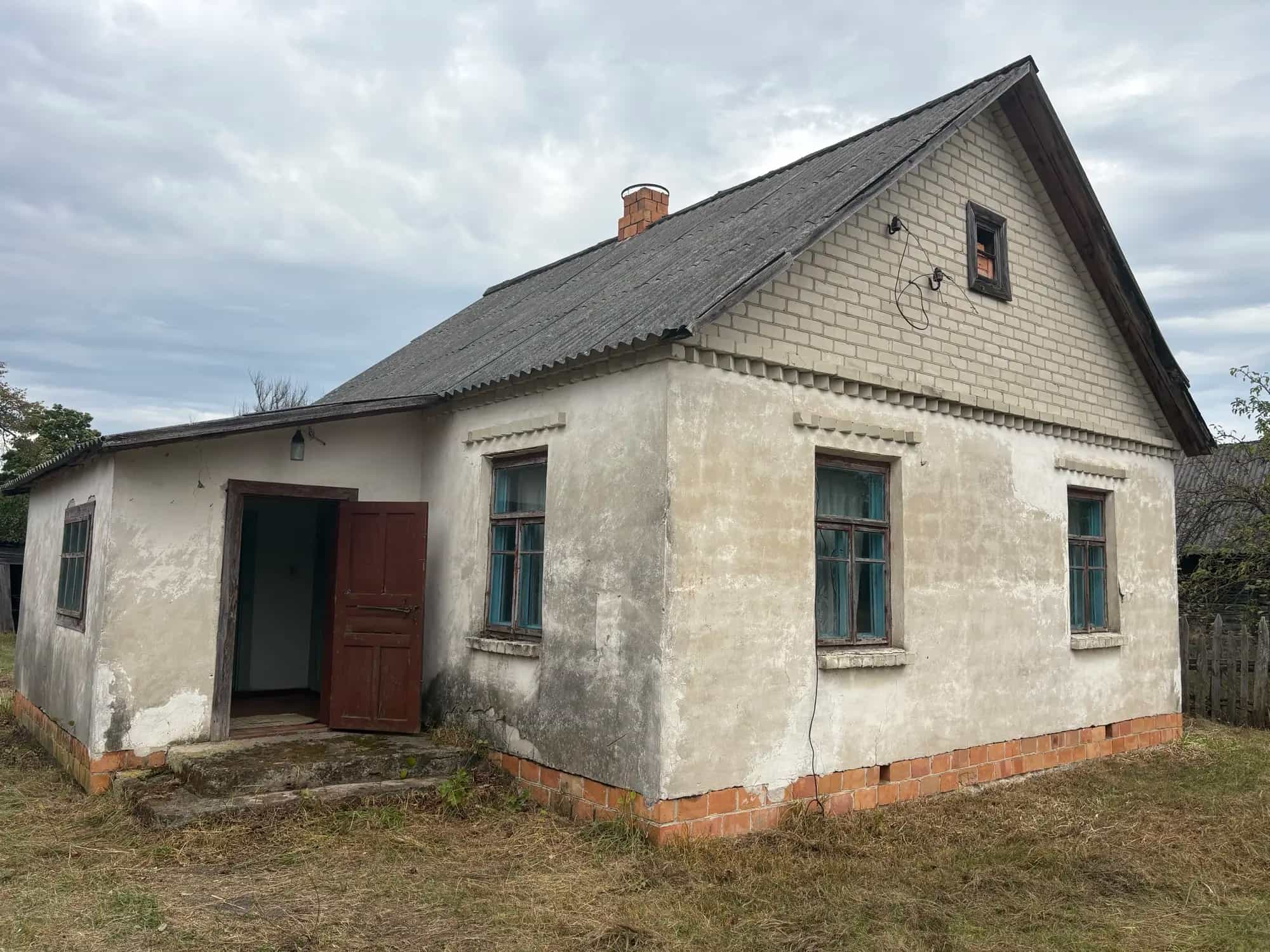 Беларусь, Брестская область, Столинский район, Речицкий сельсовет, деревня Бухличи, Партизанская улица, 4
