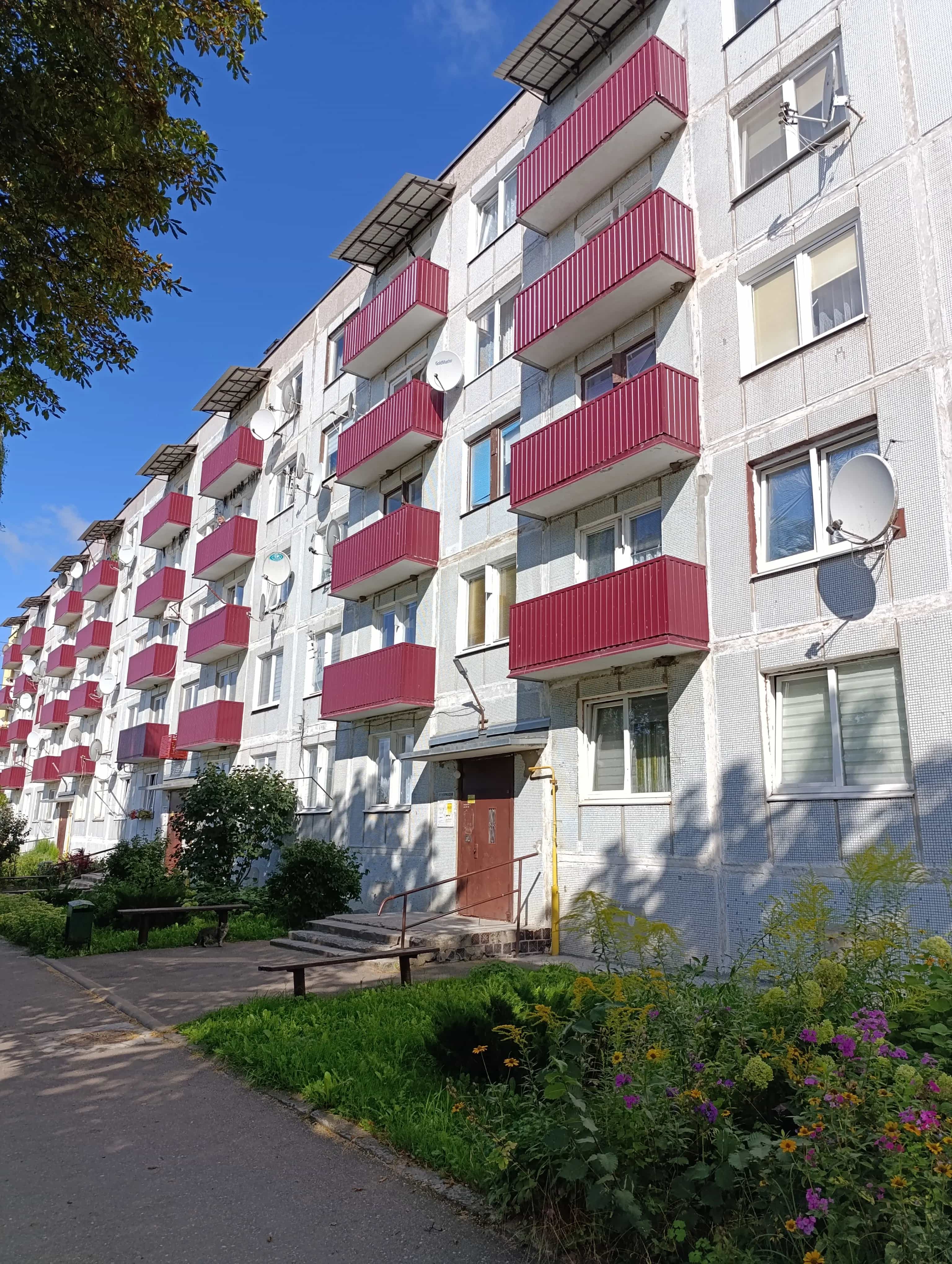 Беларусь, Гродненская область, Волковысский район, городской посёлок Россь, Гвардейская улица, 25