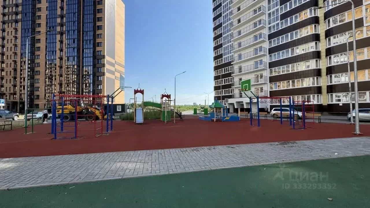Россия, Омск, улица Б.Г. Шаронова, 31, фото 9