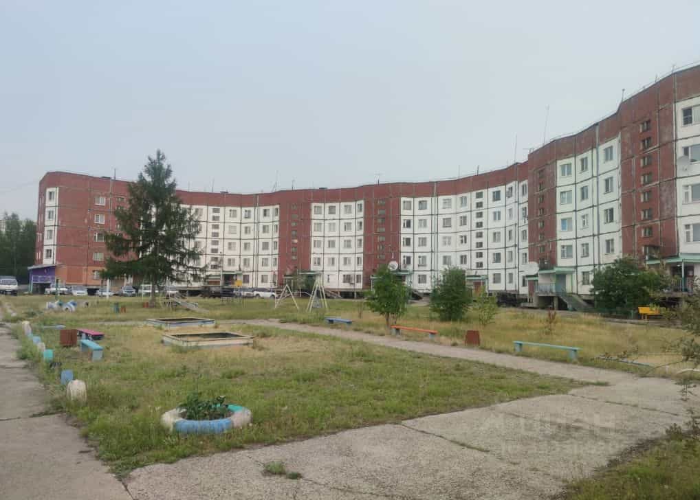 Россия, Амурская область, Тындинский муниципальный округ, посёлок Юктали, улица 70 лет Октября, 1