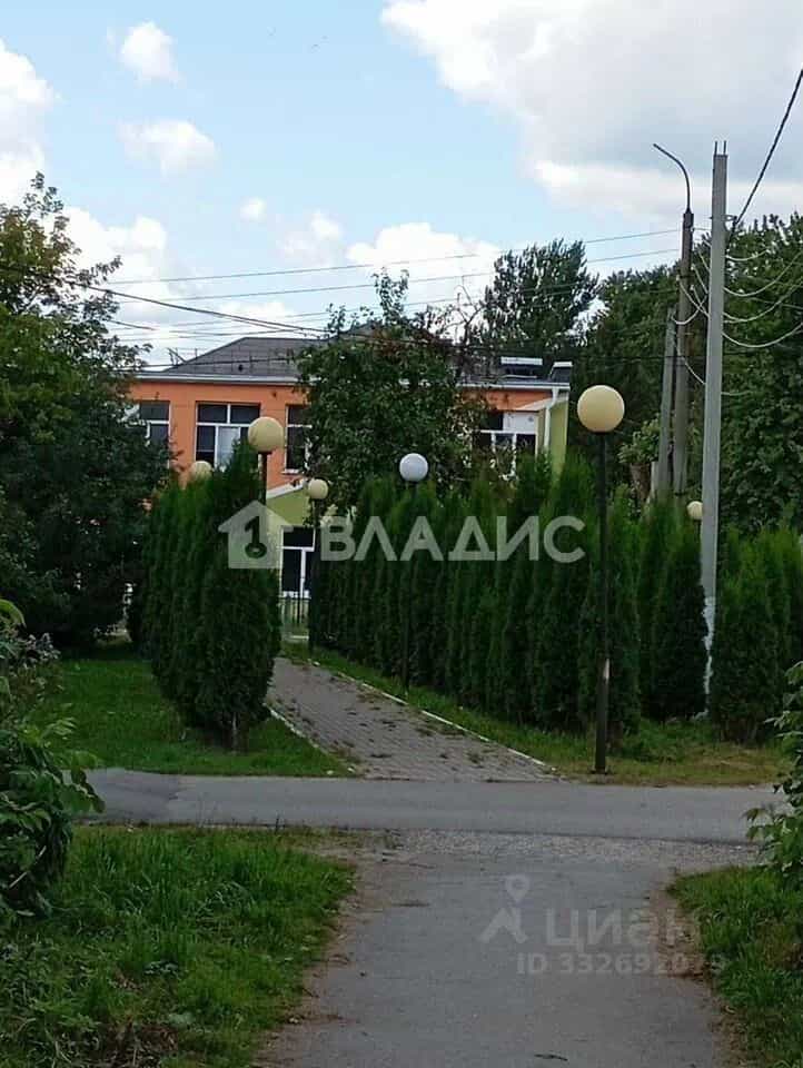 Россия, Калужская область, Дзержинский муниципальный округ, посёлок Пятовский, улица Комарова, 3, фото 4