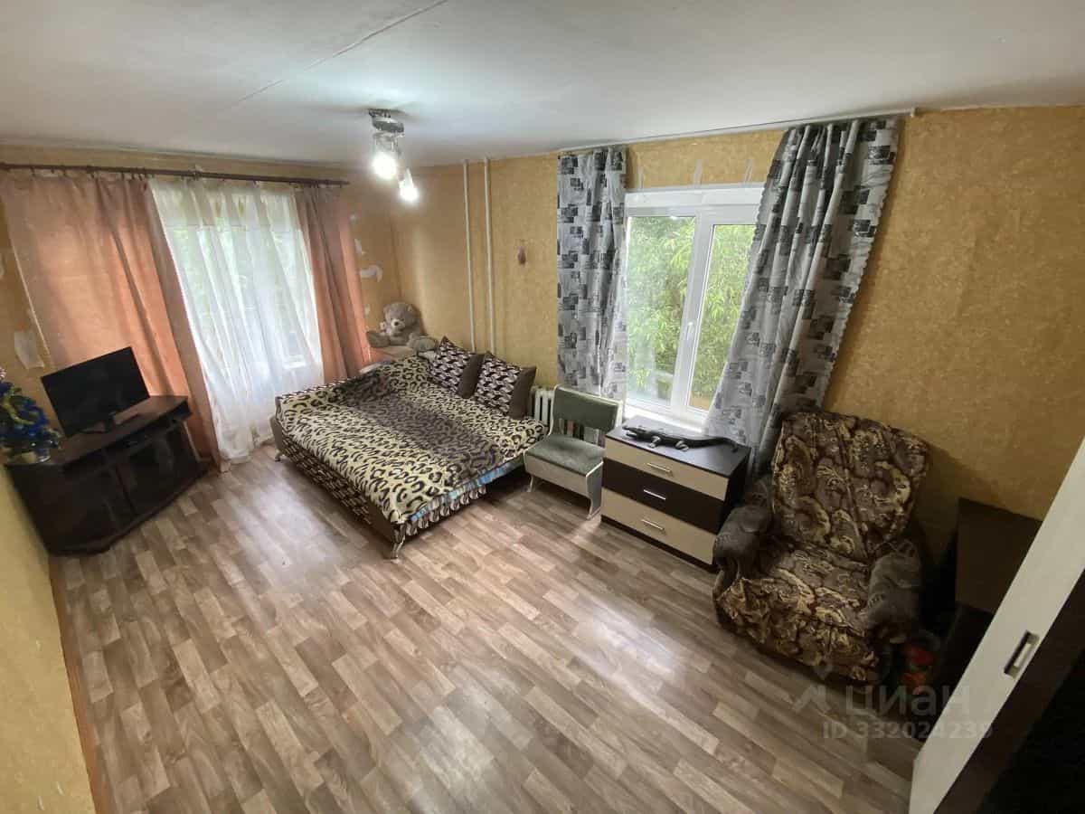Россия, Новгородская область, рабочий посёлок Крестцы, переулок Некрасова, 12