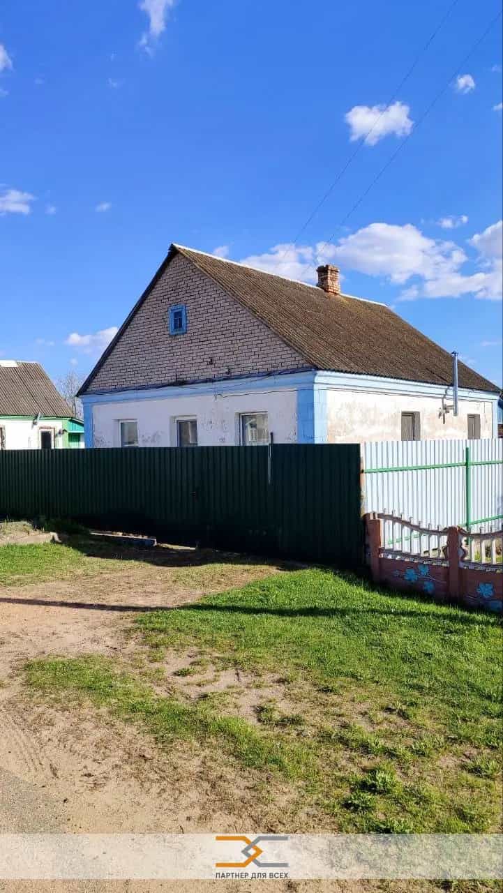 Беларусь, Минская область, Любанский район, Уречский сельсовет, городской посёлок Уречье, улица Кирова, 32