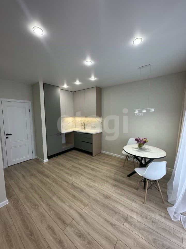 Россия, Тюмень, улица Фармана Салманова, 18