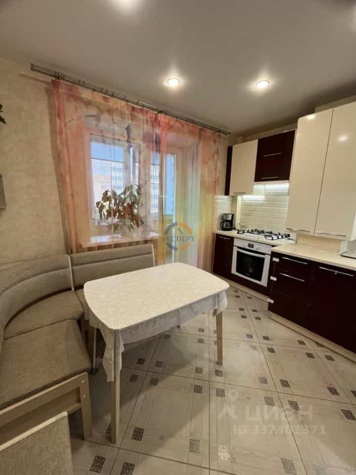 Россия, Великий Новгород, Завокзальный район, улица Космонавтов, 38