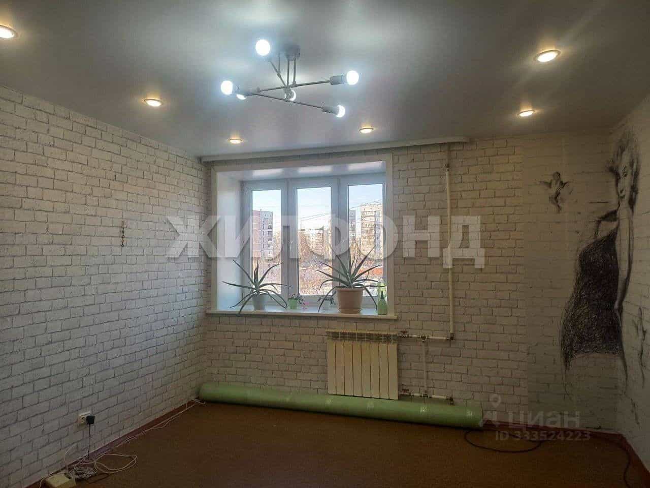 Россия, Новосибирск, микрорайон Юбилейный, улица Столетова, 32, фото 2
