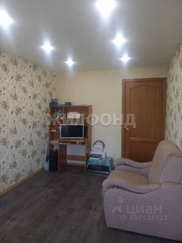 Россия, Новосибирск, микрорайон Юбилейный, улица Столетова, 32, фото 5