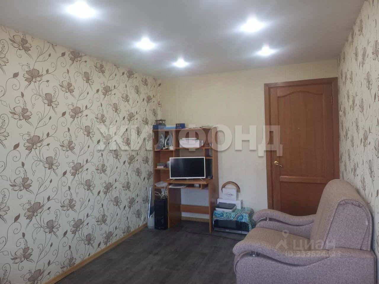 Россия, Новосибирск, микрорайон Юбилейный, улица Столетова, 32, фото 6