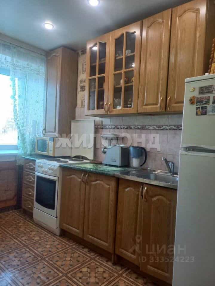 Россия, Новосибирск, микрорайон Юбилейный, улица Столетова, 32, фото 13