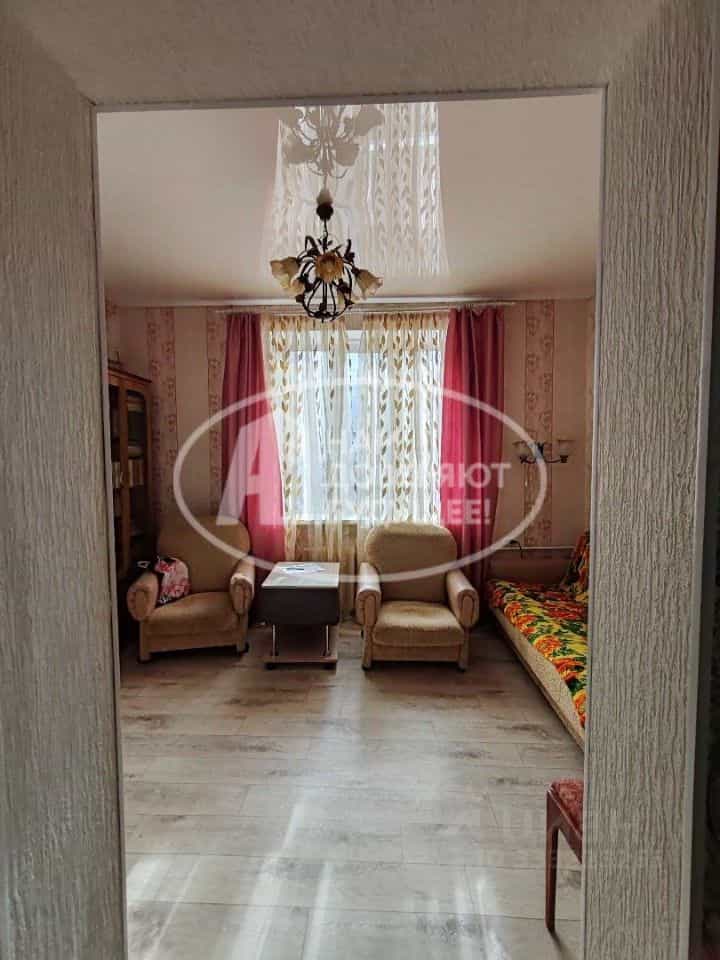 Россия, Пермский край, Губаха, проспект Ленина, 24, фото 9