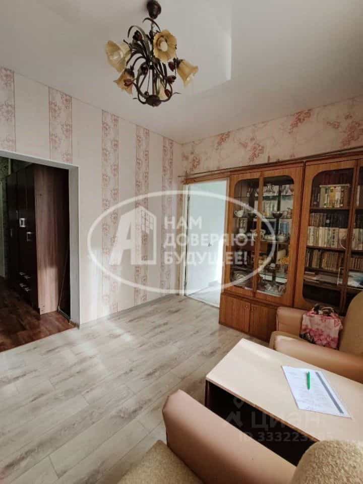 Россия, Пермский край, Губаха, проспект Ленина, 24, фото 10