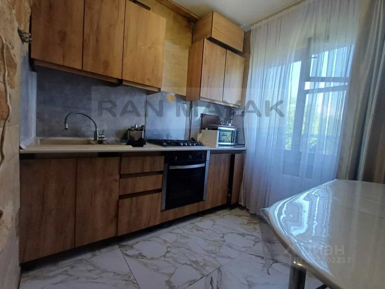 Россия, Республика Адыгея (Адыгея), Майкоп, улица Коммунаров, 9, фото 5